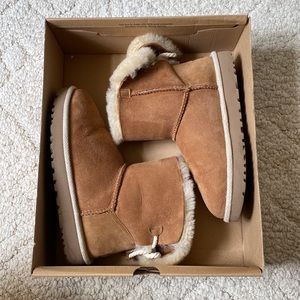 Chestnut ankle Uggs